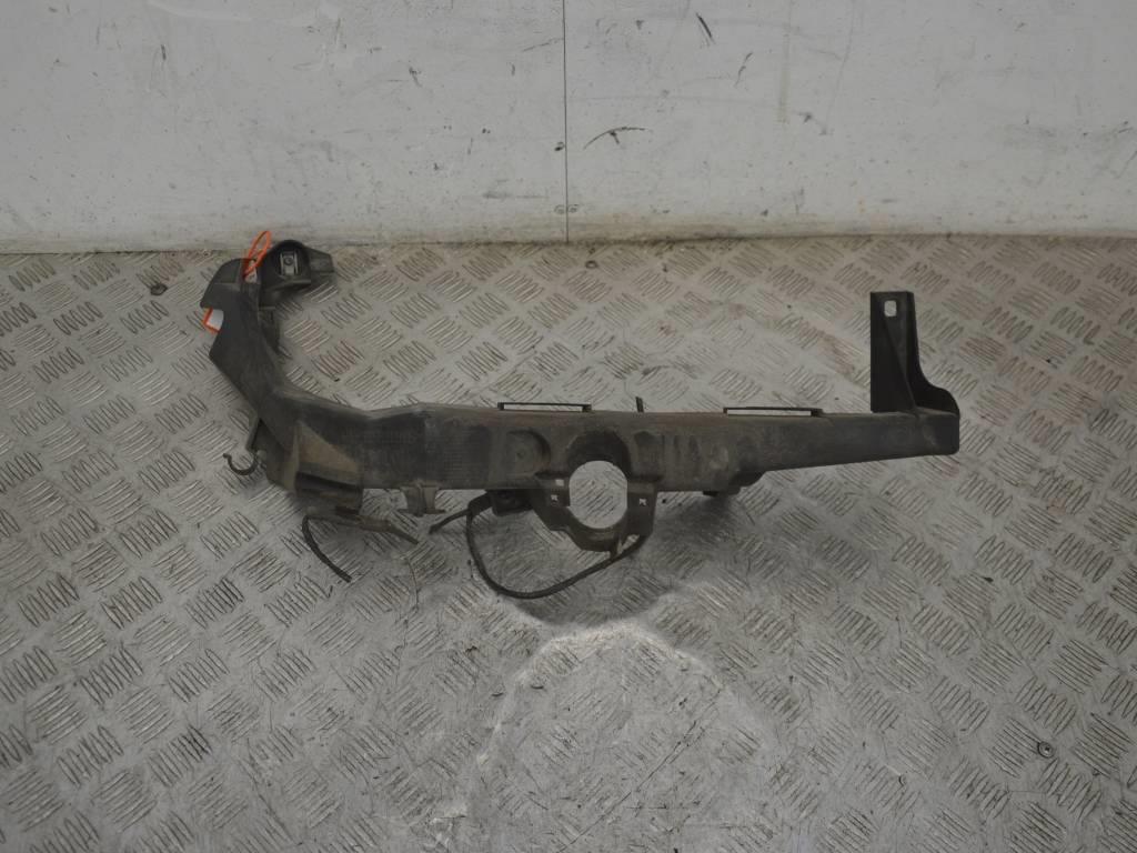 Крепление фары правой