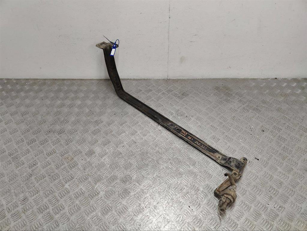 Крепление топливного бака