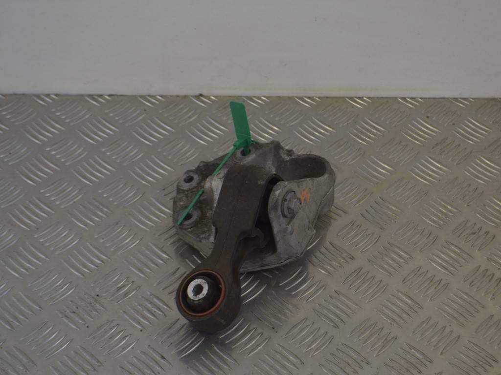 Кронштейн двигателя