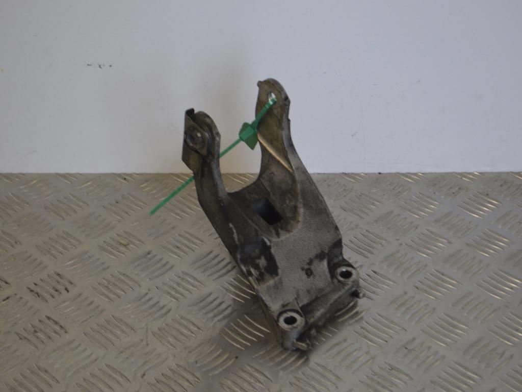 Кронштейн двигателя