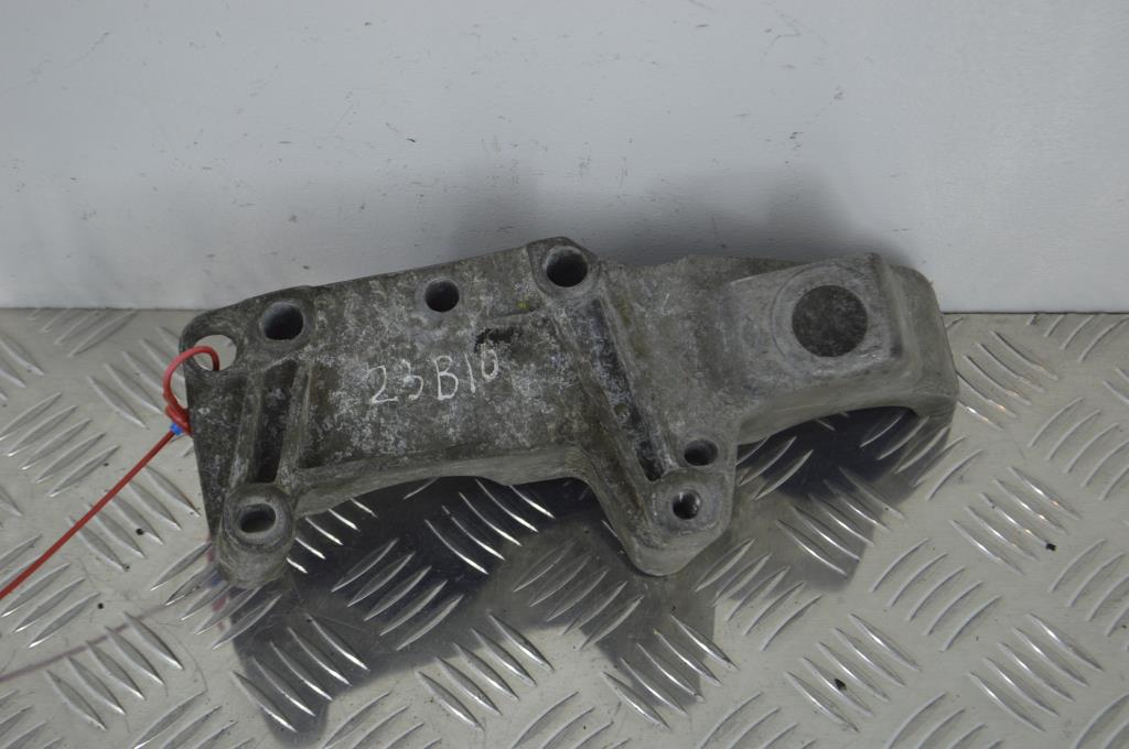 Кронштейн двигателя