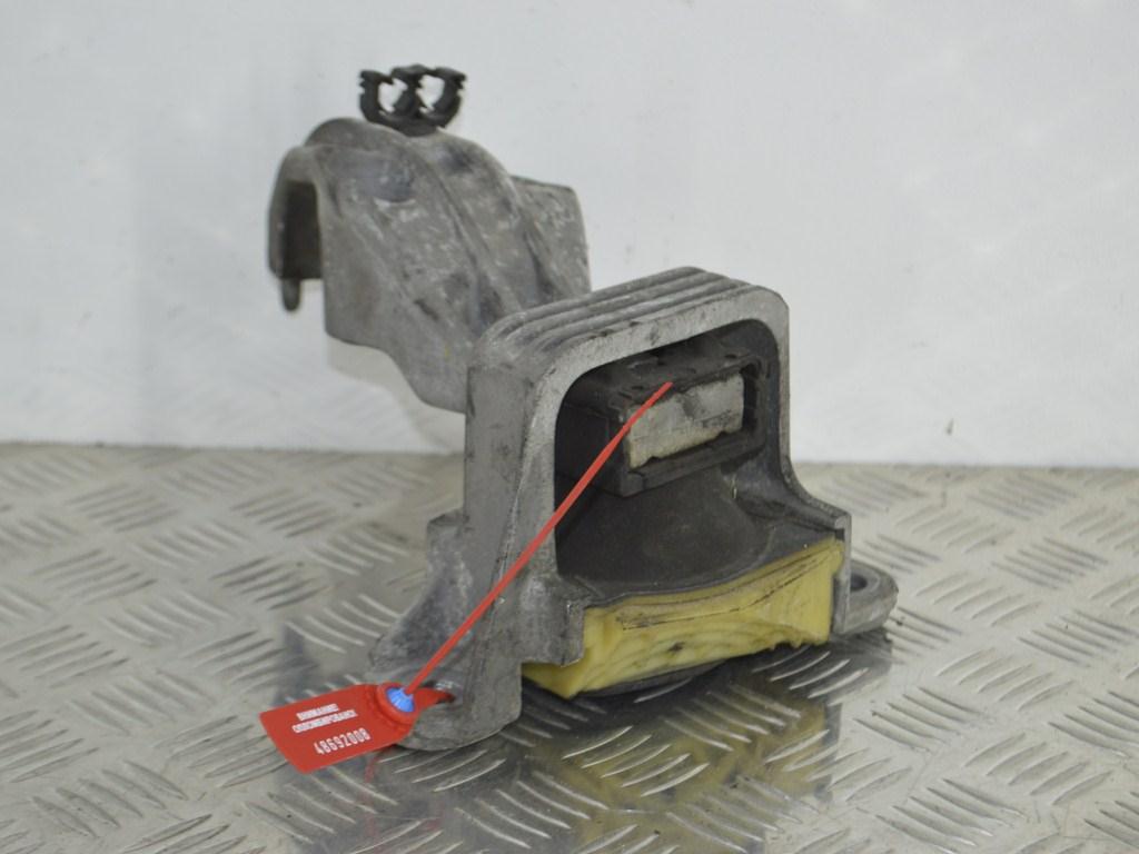 Кронштейн двигателя