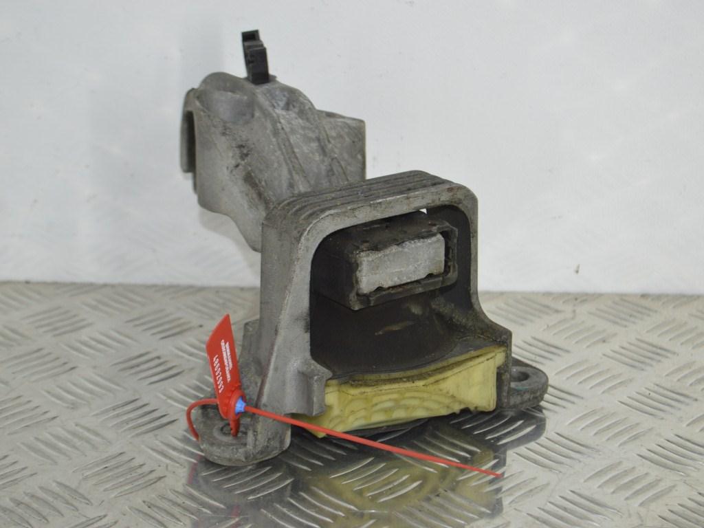 Кронштейн двигателя