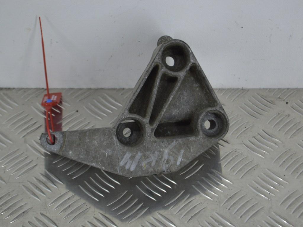 Кронштейн двигателя