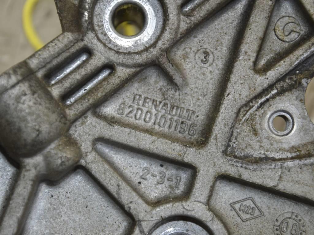 Кронштейн двигателя