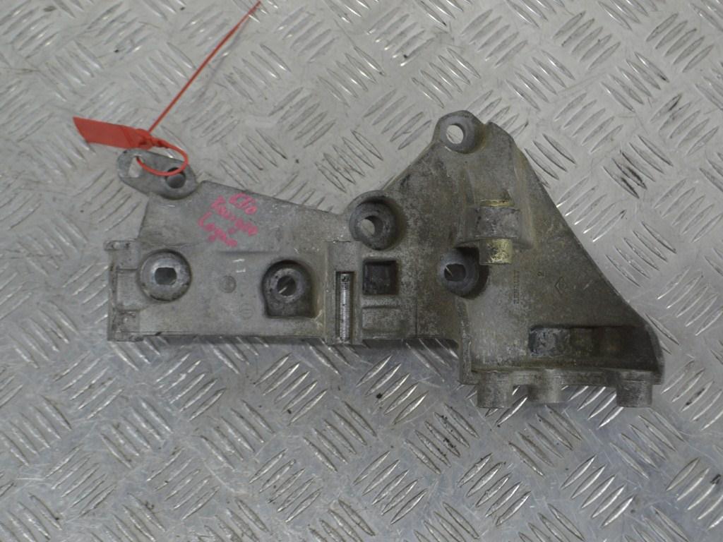 Кронштейн двигателя