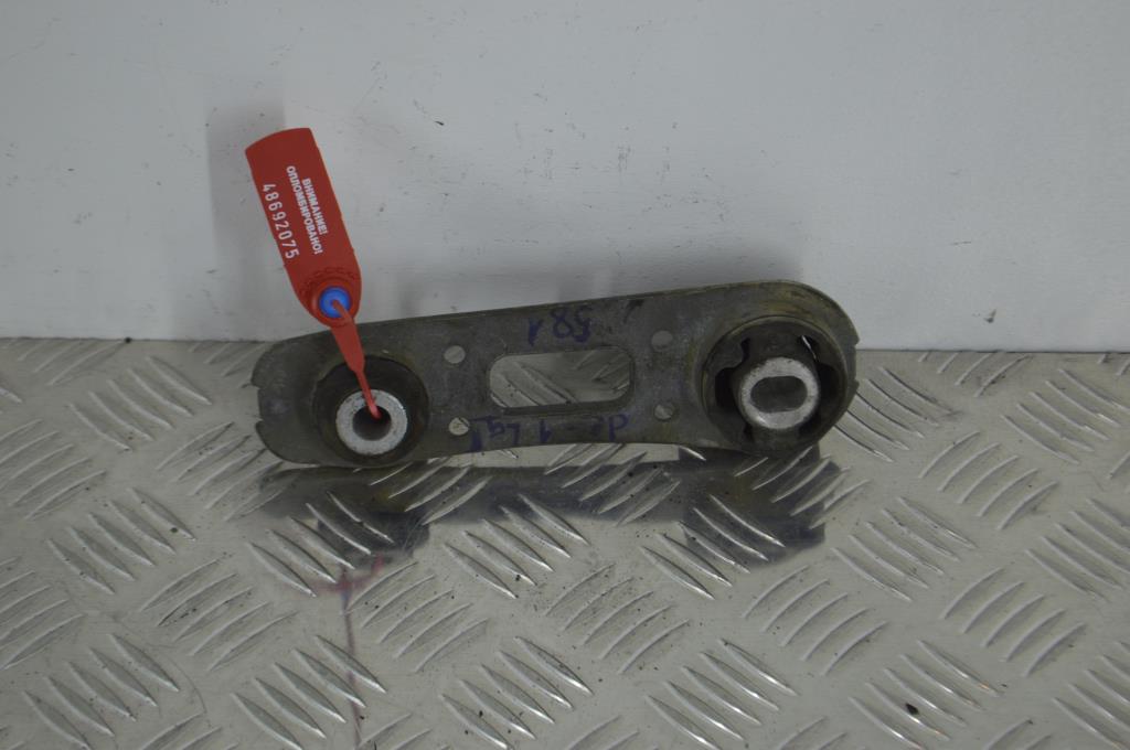 Кронштейн двигателя