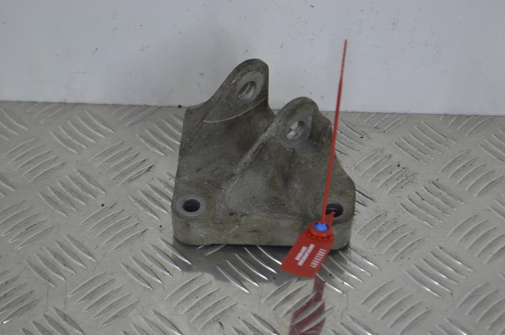 Кронштейн двигателя