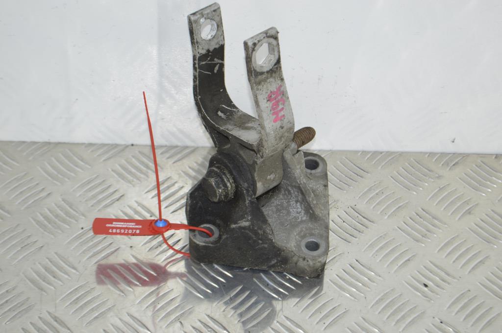 Кронштейн двигателя