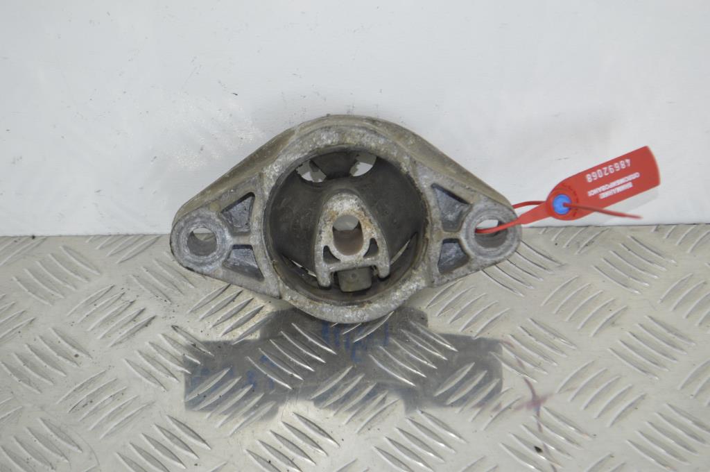 Кронштейн двигателя