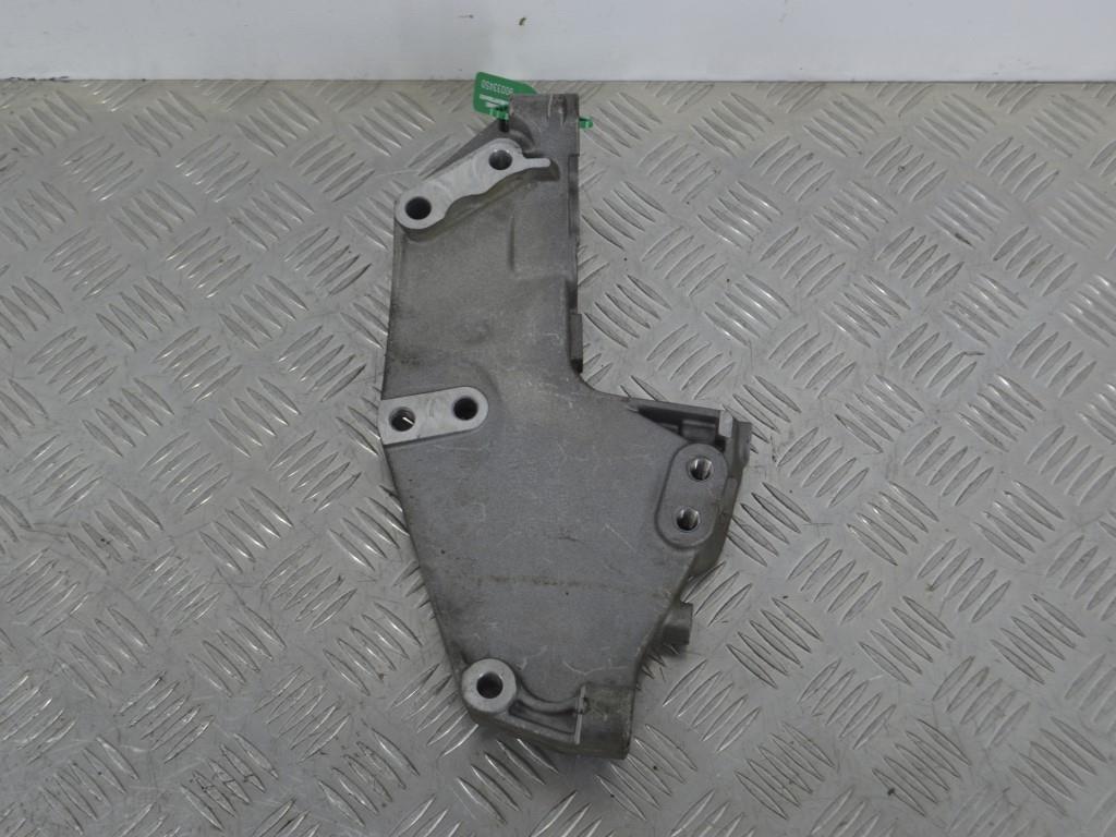 Кронштейн двигателя