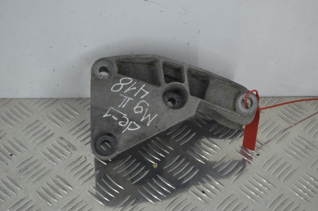 Кронштейн двигателя