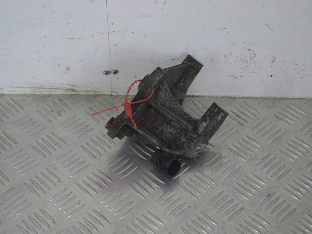 Кронштейн двигателя