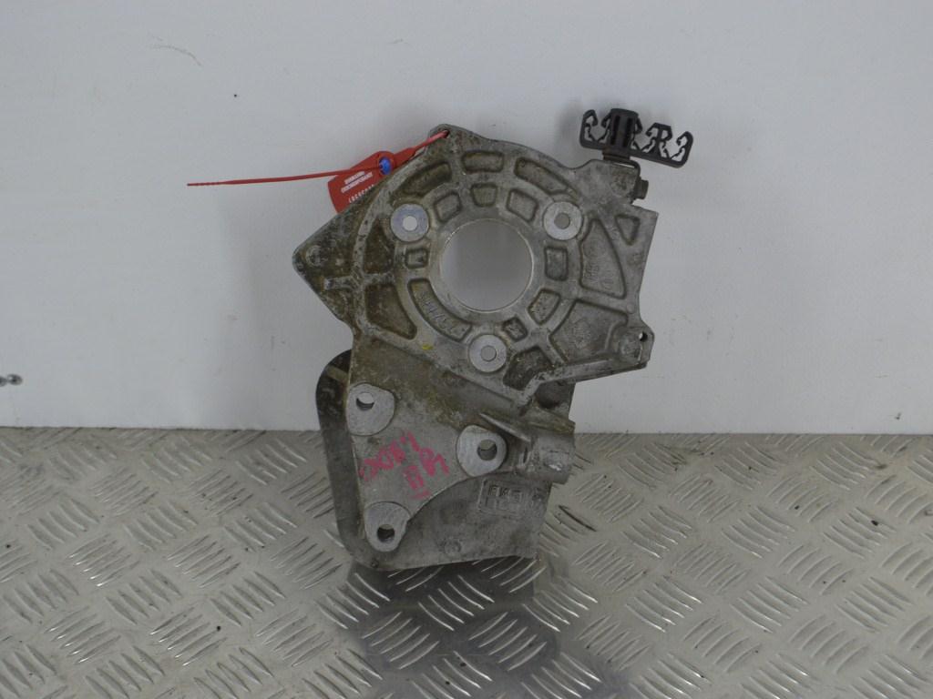 Кронштейн двигателя