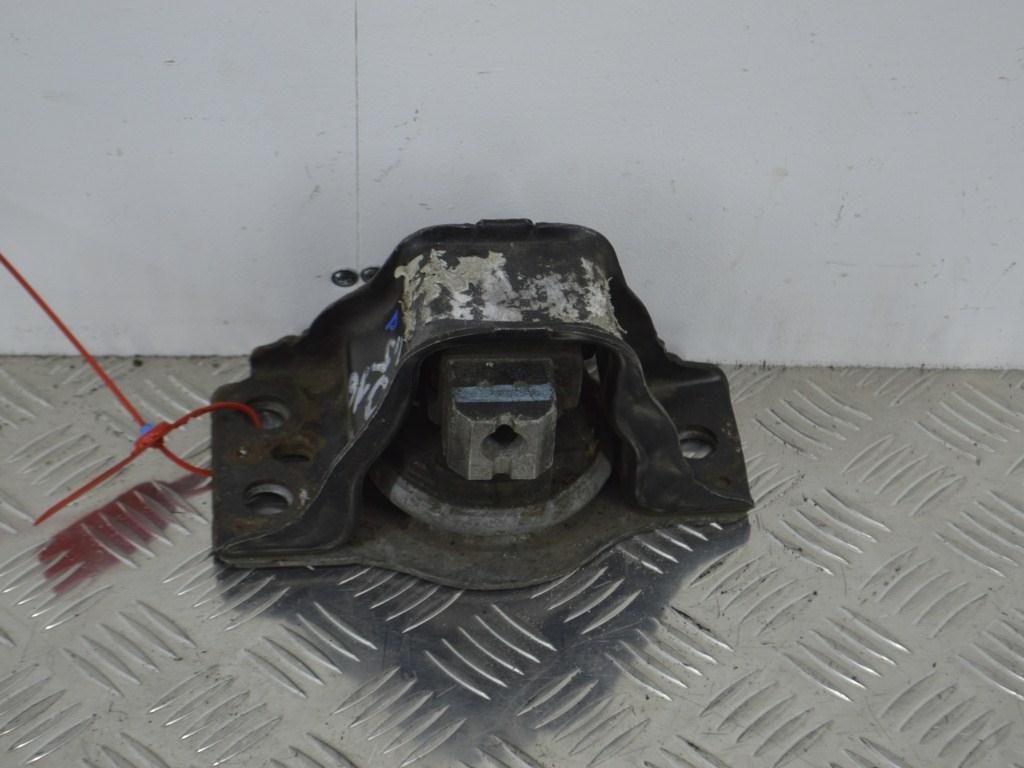 Кронштейн двигателя