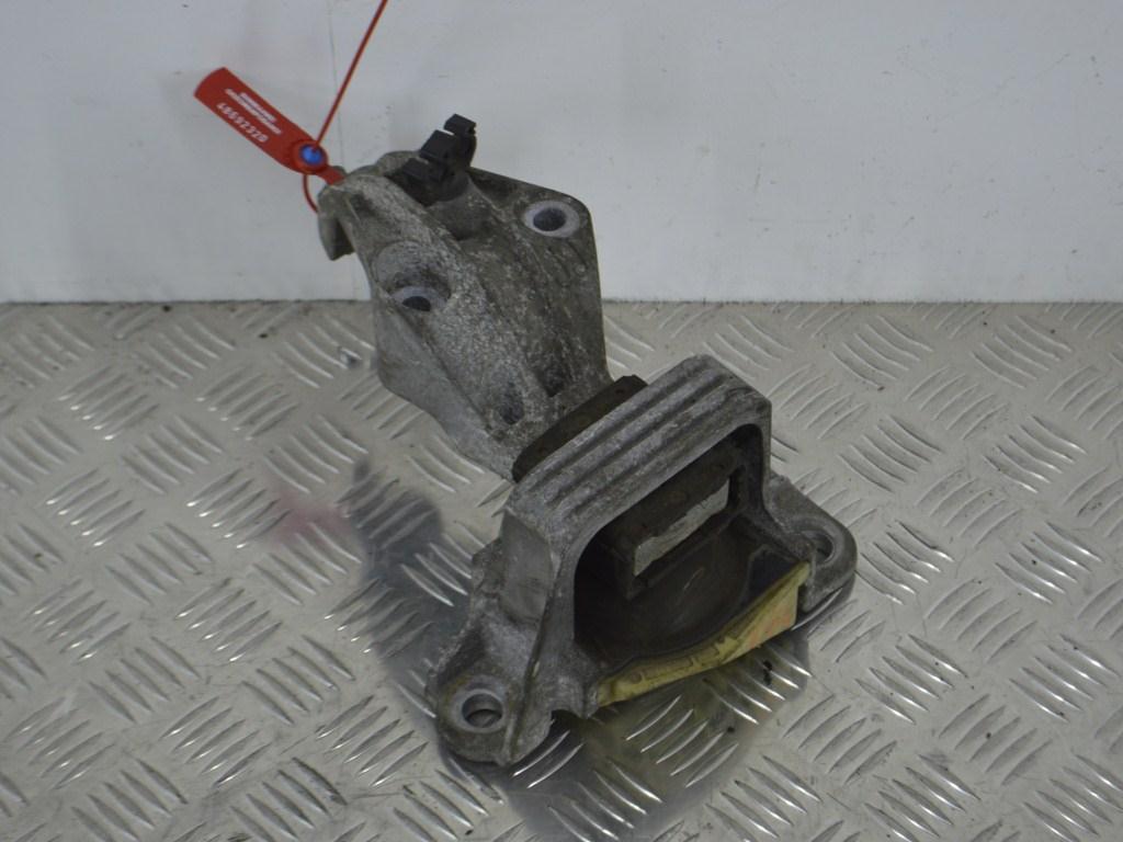 Кронштейн двигателя