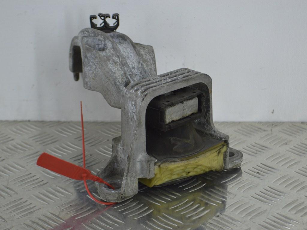 Кронштейн двигателя