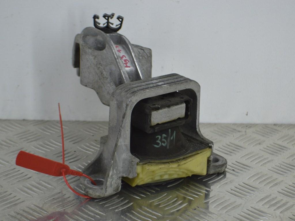 Кронштейн двигателя