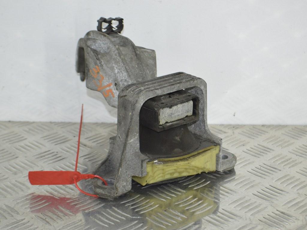 Кронштейн двигателя