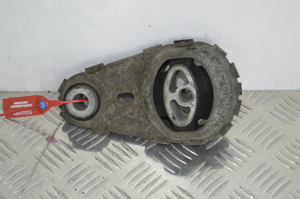 Кронштейн двигателя