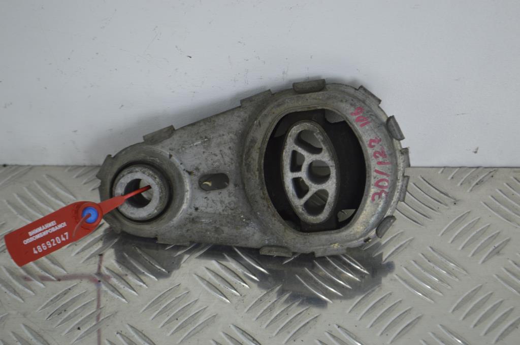 Кронштейн двигателя