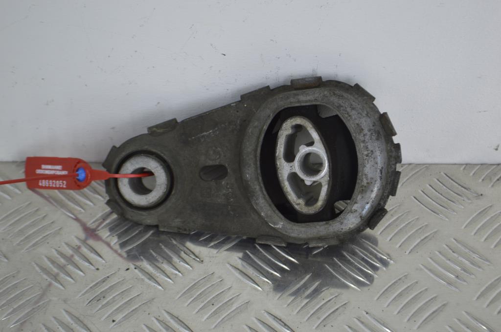 Кронштейн двигателя