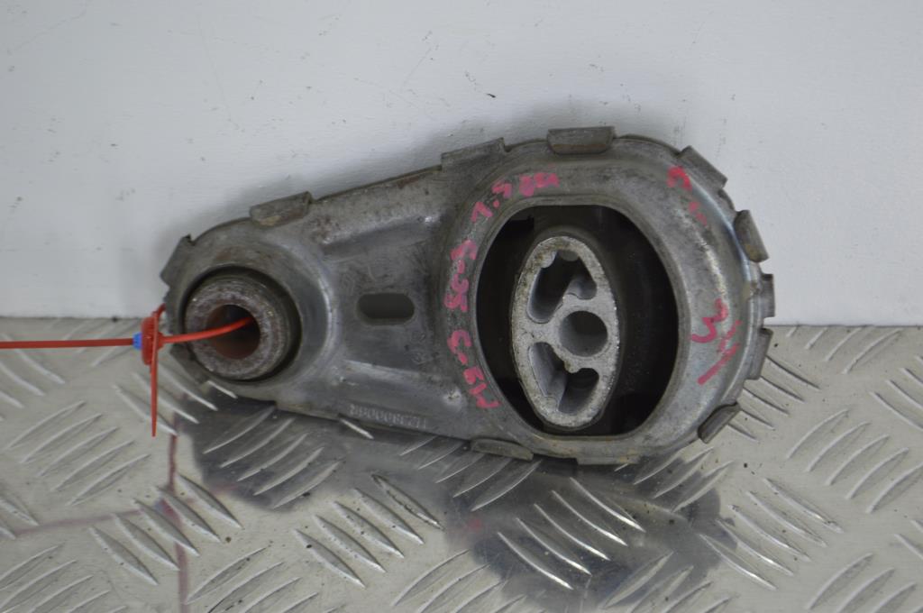 Кронштейн двигателя