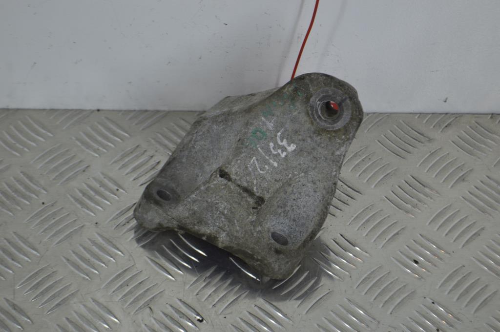 Кронштейн двигателя