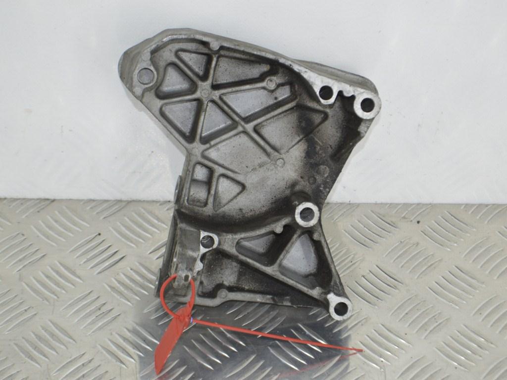 Кронштейн двигателя