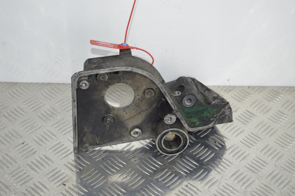 Кронштейн двигателя