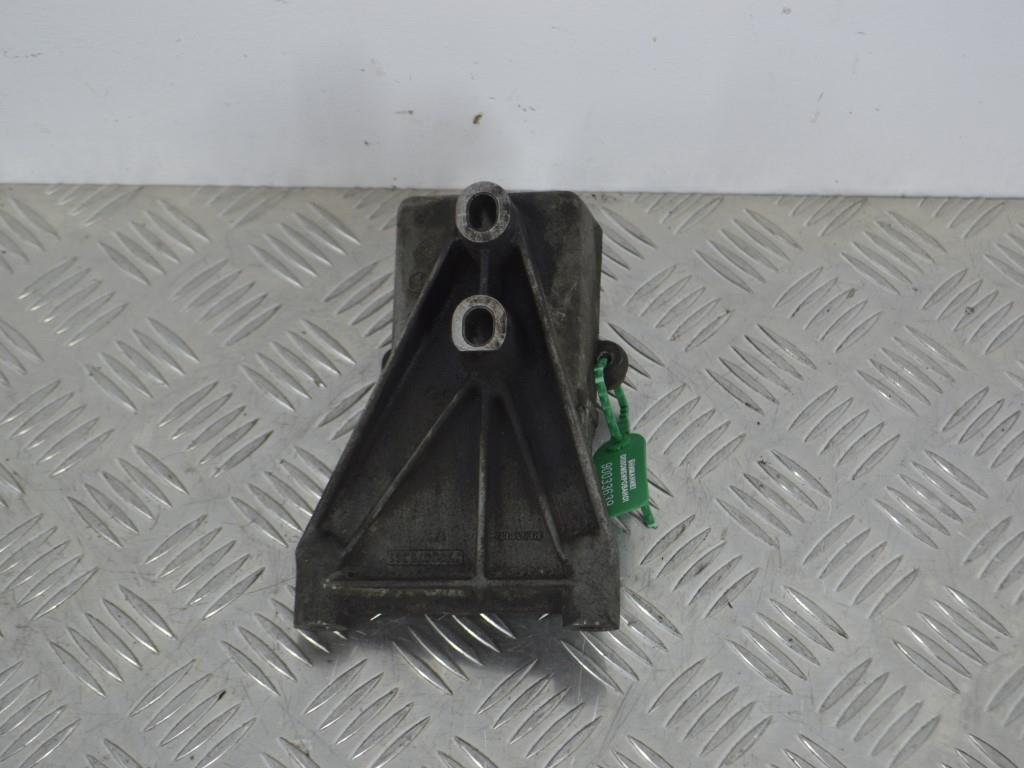 Кронштейн двигателя Renault Safrane (1992-2000) 7700875361