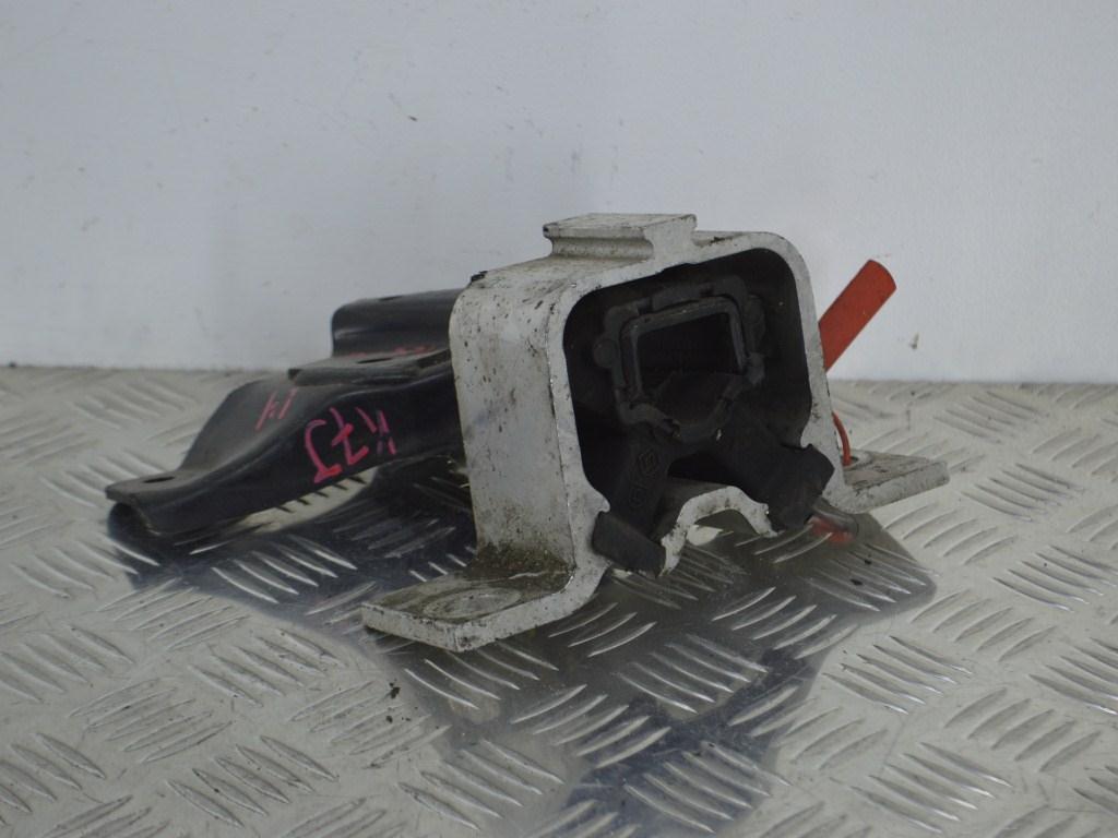 Кронштейн двигателя