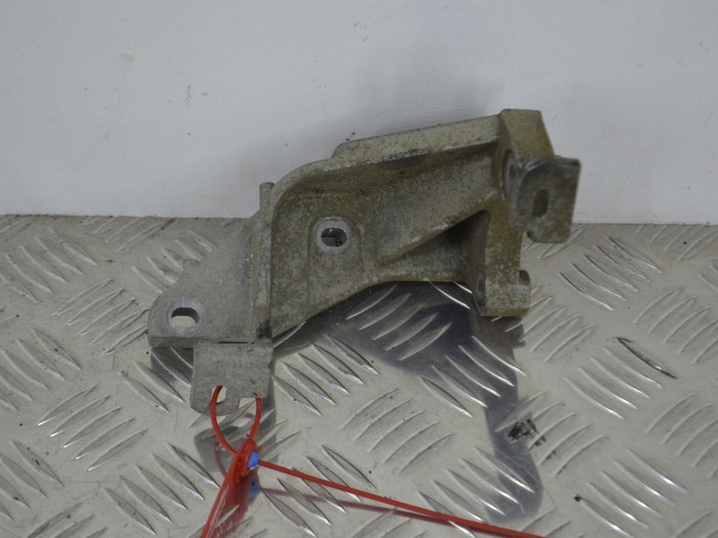 Кронштейн двигателя