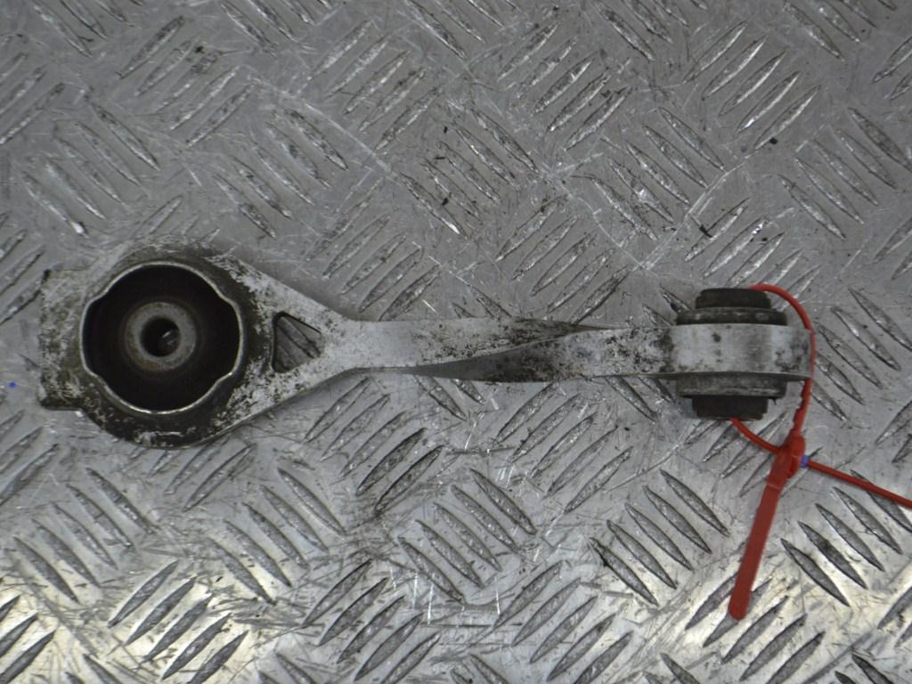 Кронштейн двигателя