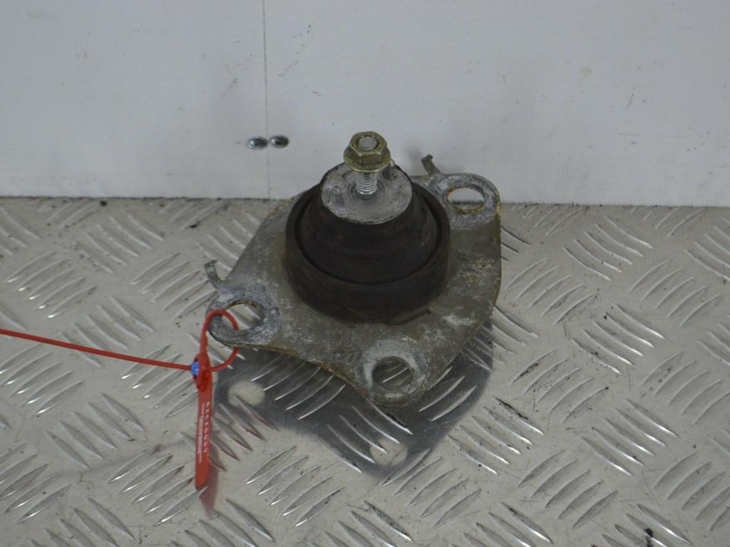 Кронштейн двигателя