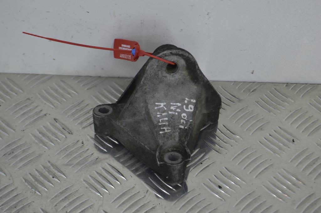 Кронштейн двигателя