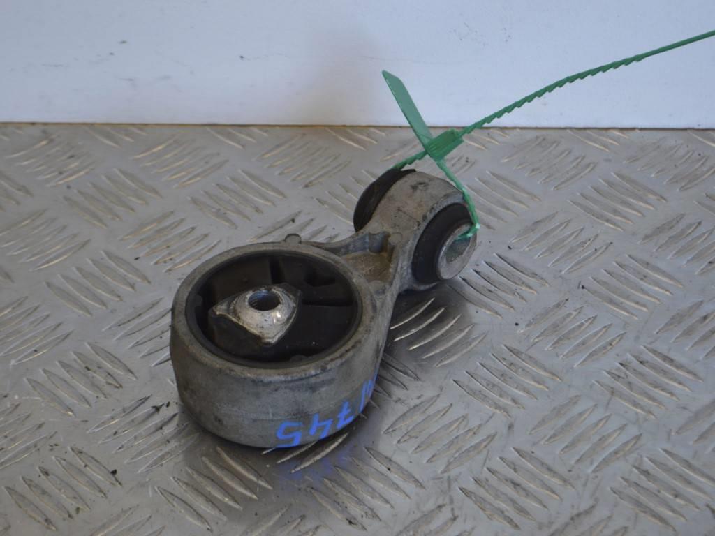 Кронштейн двигателя