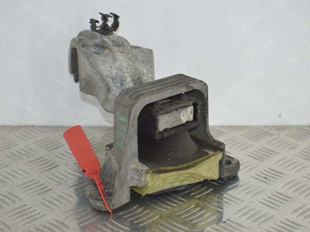 Кронштейн двигателя