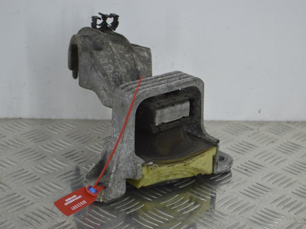 Кронштейн двигателя