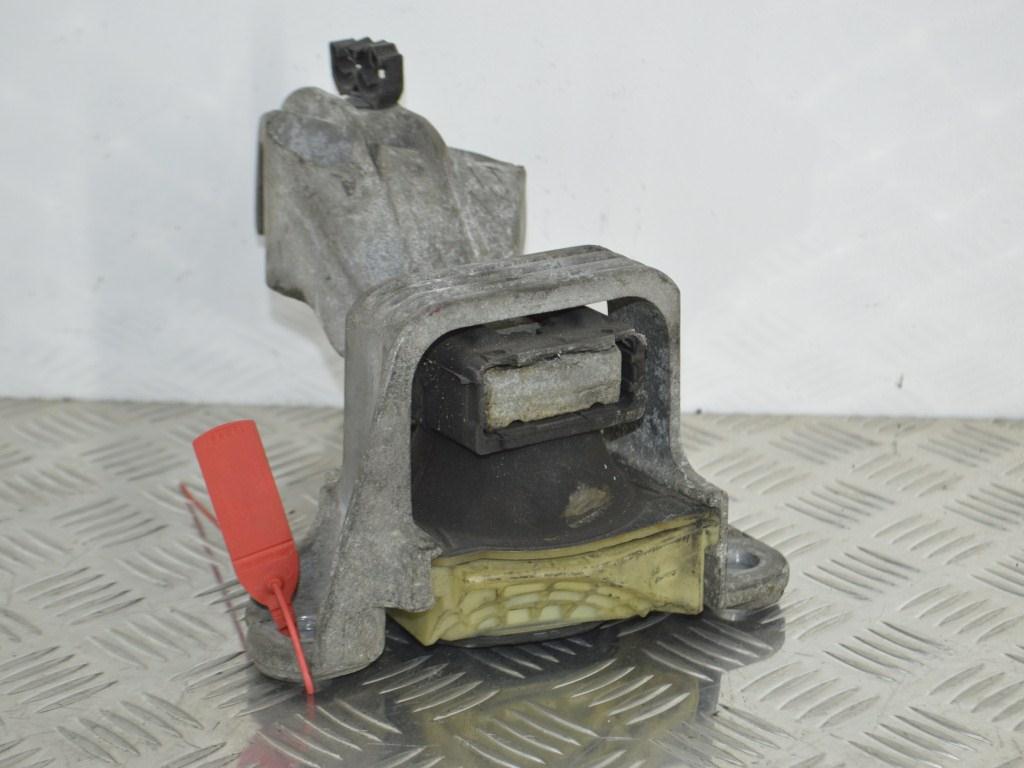 Кронштейн двигателя