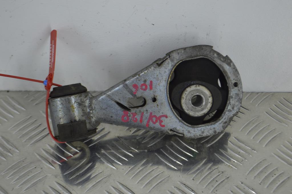 Кронштейн двигателя