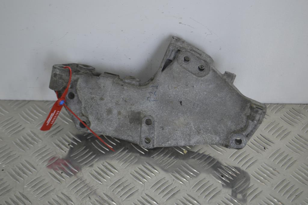 Кронштейн двигателя