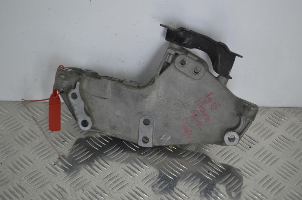 Кронштейн двигателя