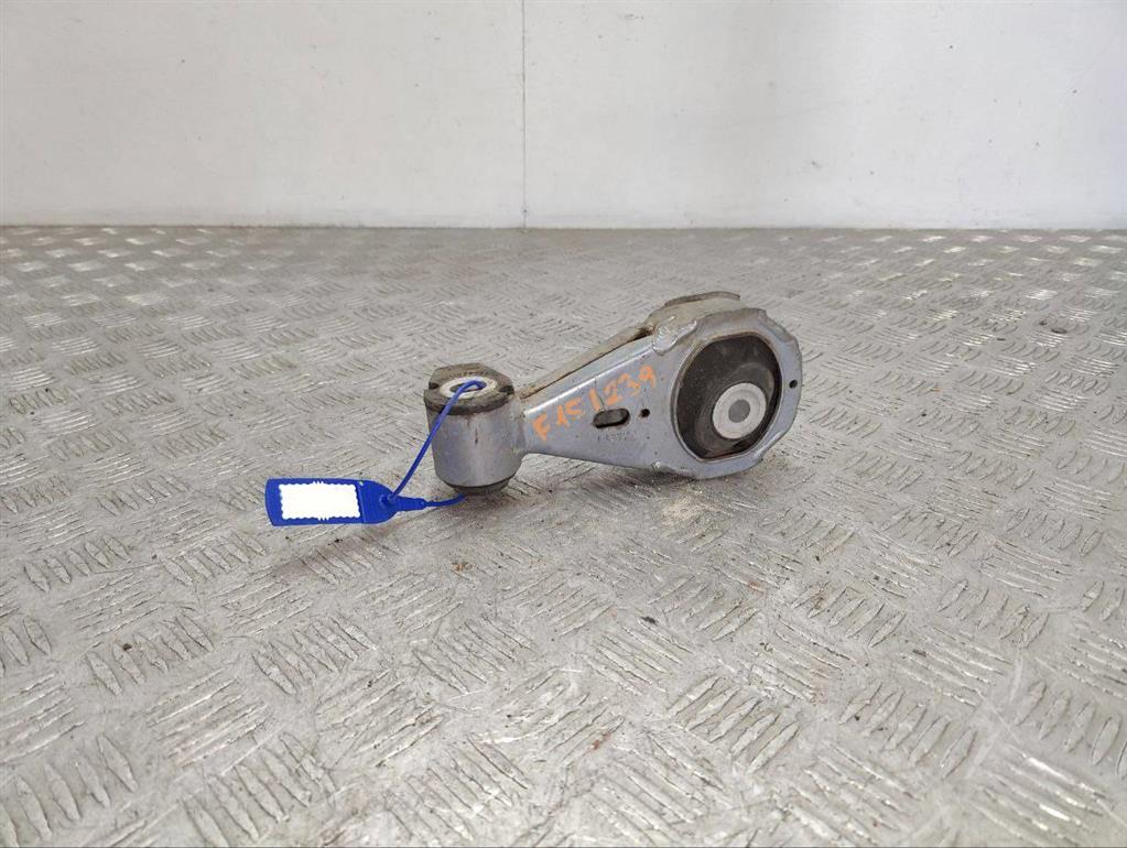 Кронштейн двигателя