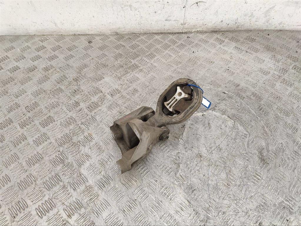 Кронштейн двигателя