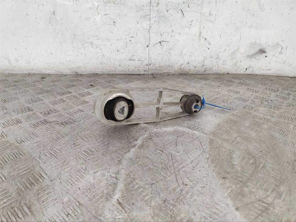 Кронштейн двигателя