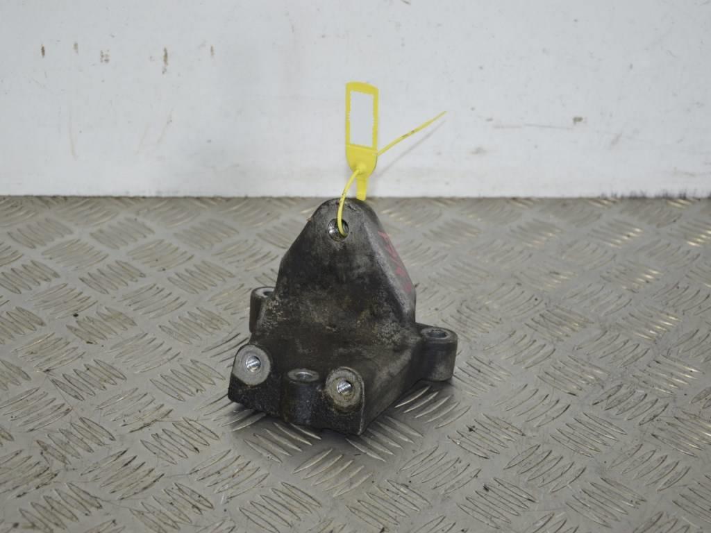 Кронштейн двигателя