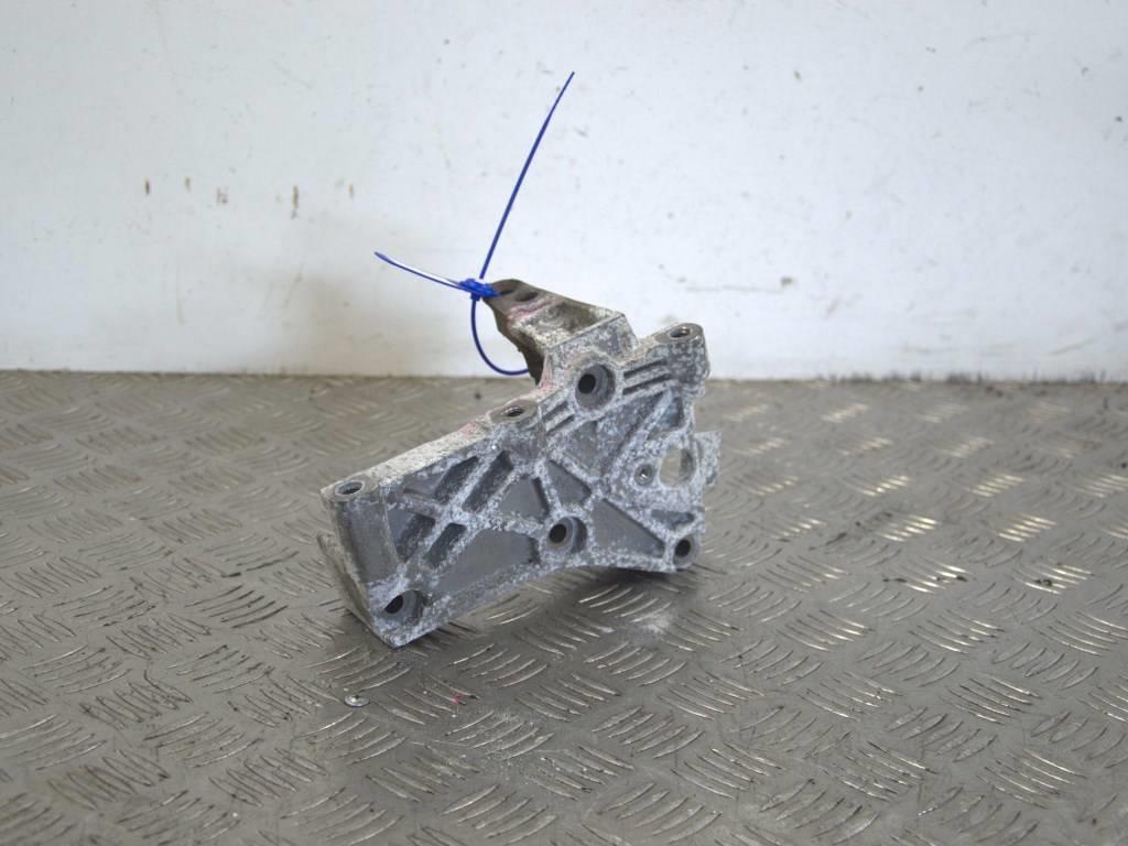 Кронштейн двигателя