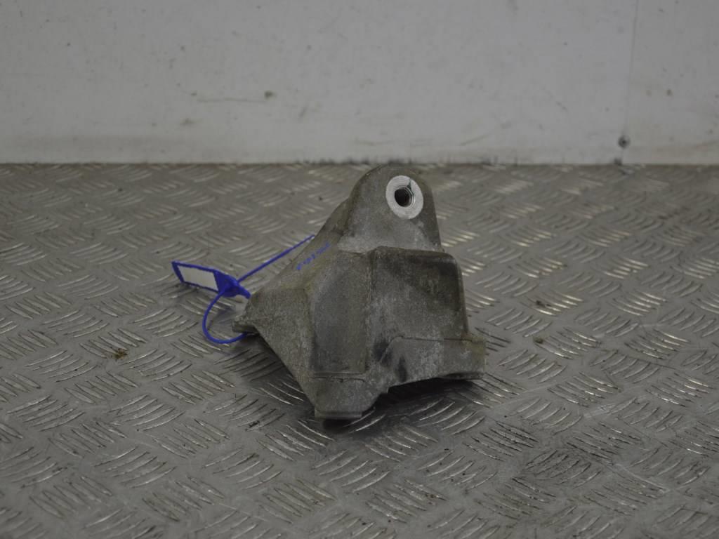 Кронштейн двигателя