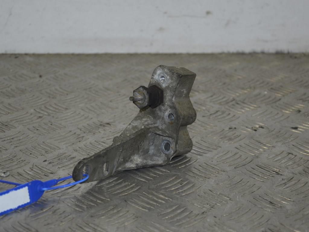 Кронштейн двигателя